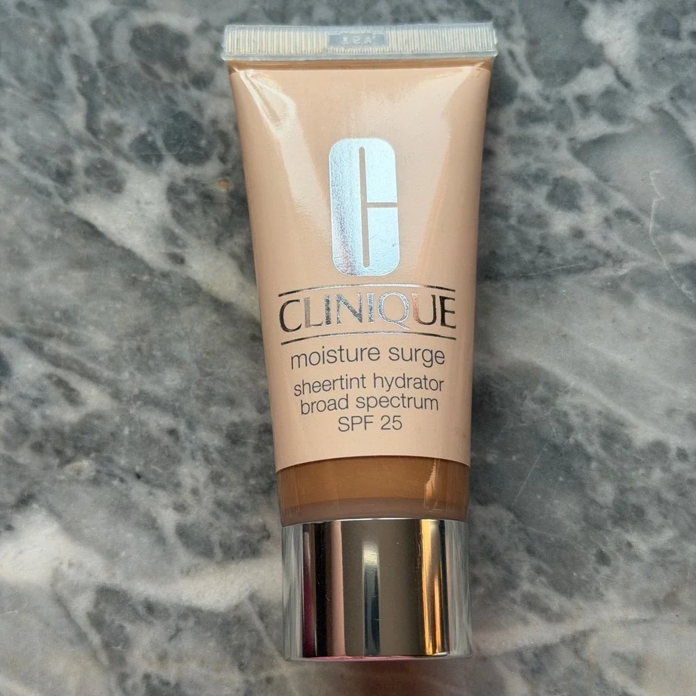 Clinique Moisture Surge Sheertint Hydrator SPF 25 - Universal Medium